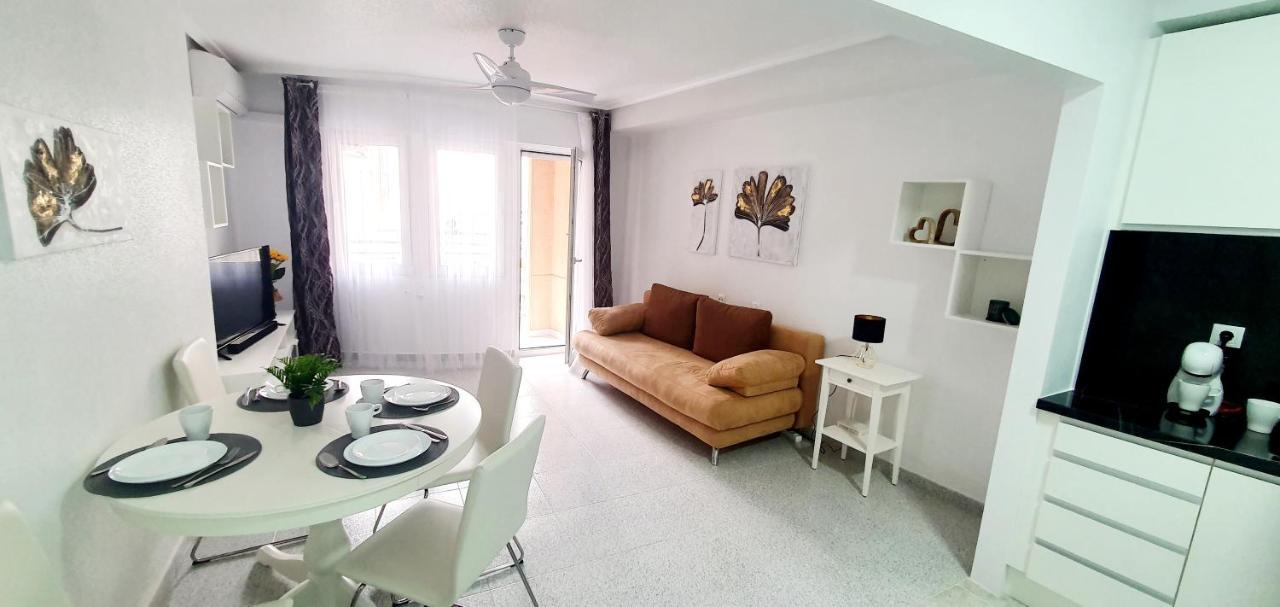 Apartments On The Beach In Torrevieja Exterior photo