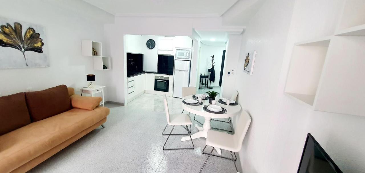 Apartments On The Beach In Torrevieja Exterior photo